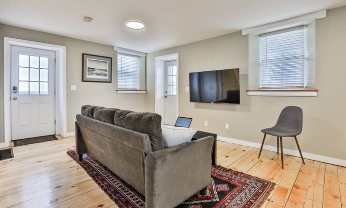 Newburyport Appartement | Newburyport River View Brick Two Story Apartment