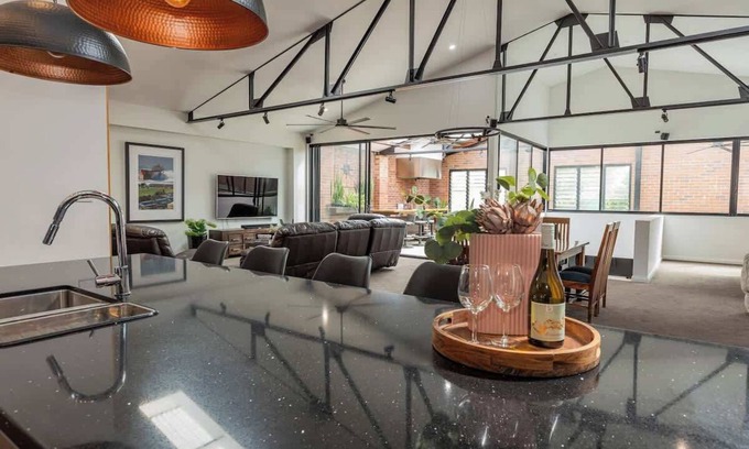 Newcastle West Maison | Newcastle CBD Penthouse | Spa & Entertainment