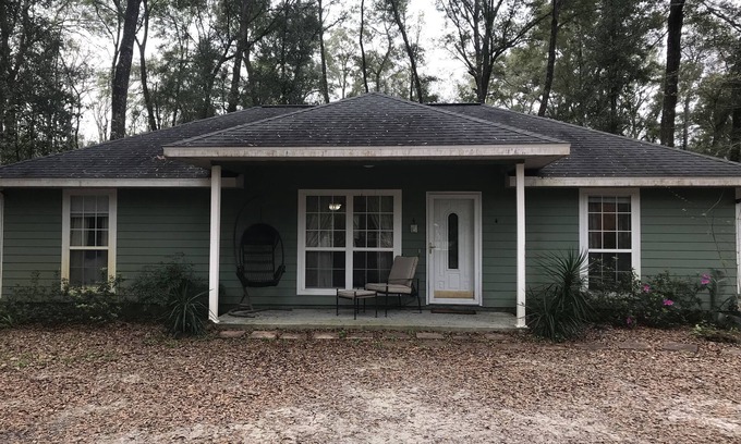 Branford Maison | Newer built Three/two home - Open floor plane Outside gas barbecue and fire pit