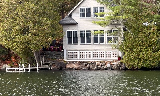 Poultney Cottage | Récent chalet d'une chambre au bord de l'eau sur le lac St. Catherine avec des kayaks