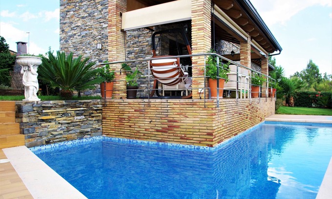 Santa Cristina de Aro Maison | maison neuve finitions de luxe de 3 étages 145 mètres et piscine