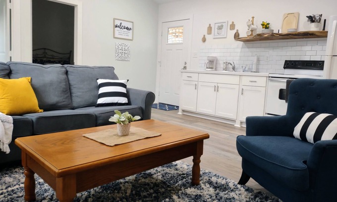 Longview Maison | NEWLY Built, 2 Peaceful Neighborhood