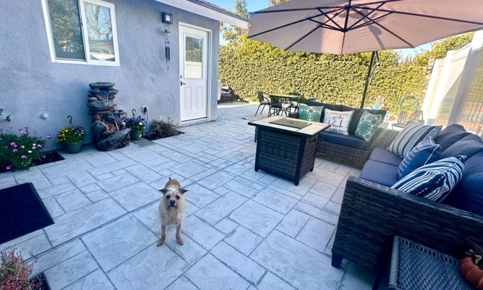 Simi Valley Maison | Newly built Adorable home with Huge patio with fire pit. Peaceful and quiet!