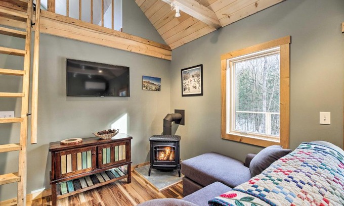 Morrisville Maison | Newly Built Cabin with Hot Tub - 16 Mi to Stowe Mtn!