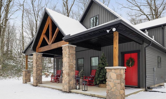 Jim Thorpe Cabine | NEWLY BUILT Charming Cabin Mountain Retreat in the Pocono Mountains Jim Thorpe, PA