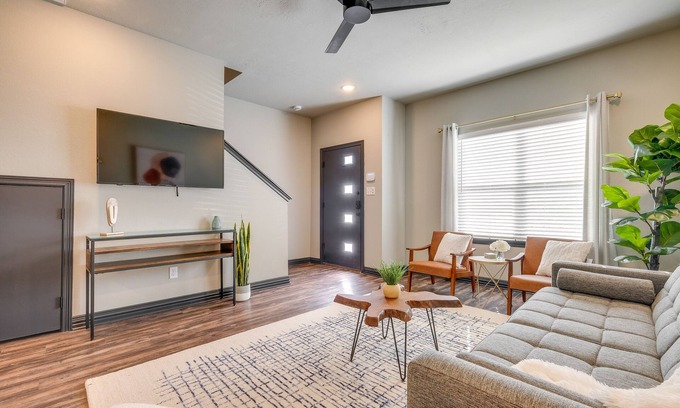 College Station Copropriété | Newly Built 'Corner Hideaway' 3 Mi to Texas A & M