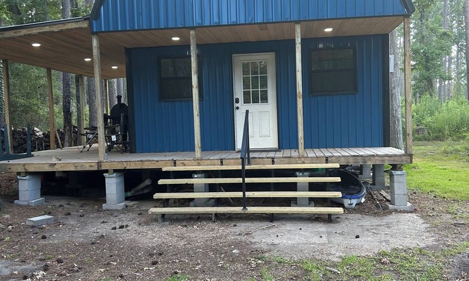 Zavalla Cabine | Newly built, fully furnished cabin located on Parker Point near Sandy Creek.