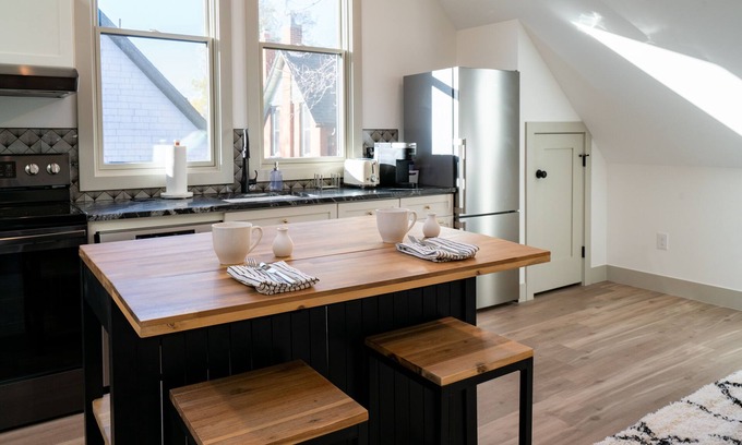 Baker Maison | Newly Built Guest House - Baker Neighborhood