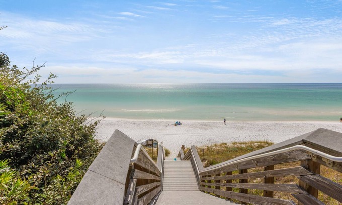 Sugarwood Beach Maison | Newly Built Home with Private Pool Golf Cart, Carriage House!