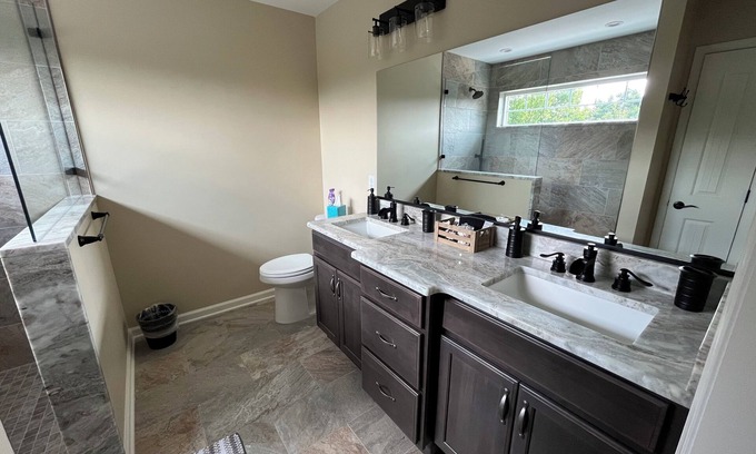Sybertsville Maison | Newly built Luxury Mountain Chalet home offering spacious & comfortable living!