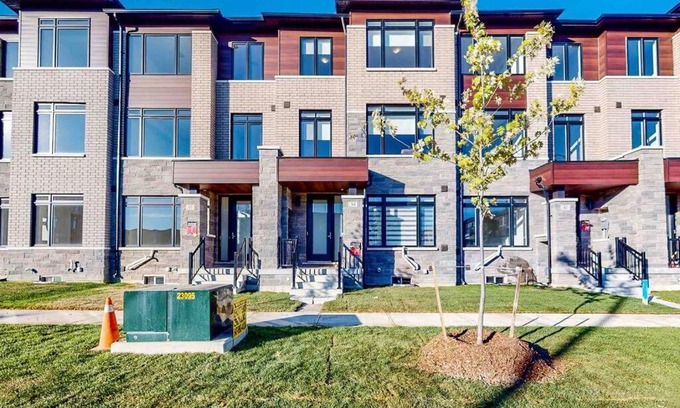 Brampton Maison | NEWLY BUILT LUXURIOUS 3BRM TOWN HS/AIRPORT/PARKING