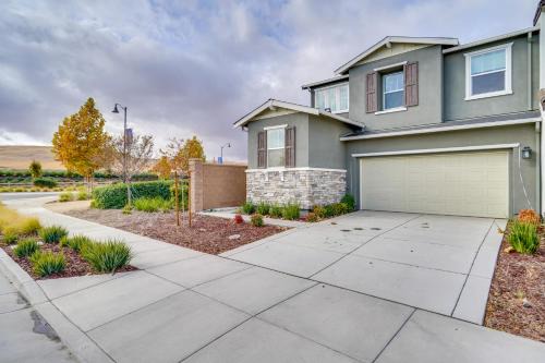 Tracy Maison | Newly Built Tracy Home with Backyard and Pool Access!