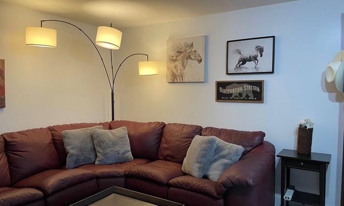 Bluffdale Appartement | Newly-Finished, Spacious, Country Basement Suite