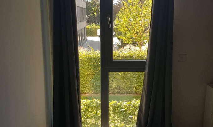 Lindenthal Copropriété | Chambre privée nouvellement meublée + salle de bain + Netflix