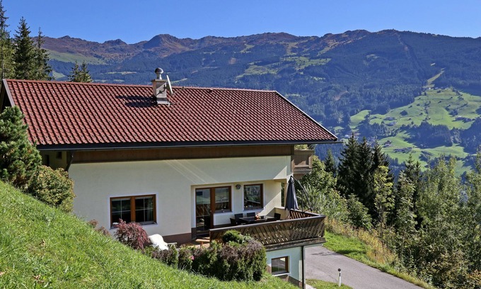 Zellberg Appartement | Newly furnished vacation home with mountain views and large sun terrace.