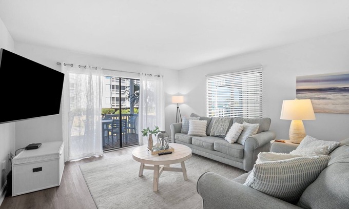 Beachwalk Copropriété | Newly Listed - One bedroom condo on Harbor Island