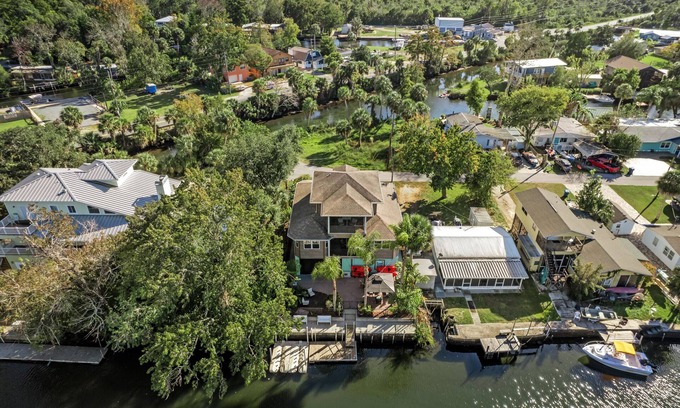 Spring Hill Maison | Newly Listed, Sleeps 12, On River W. Kayaks included, Boat Dock , Gulf Access