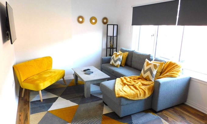 Hamilton Appartement | Newly refurbished 2 bedroom apartment close to station and local amenities