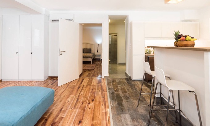 Ferencvaros Appartement | Newly refurbished central 2Be+LR AC 75 sqm apartment