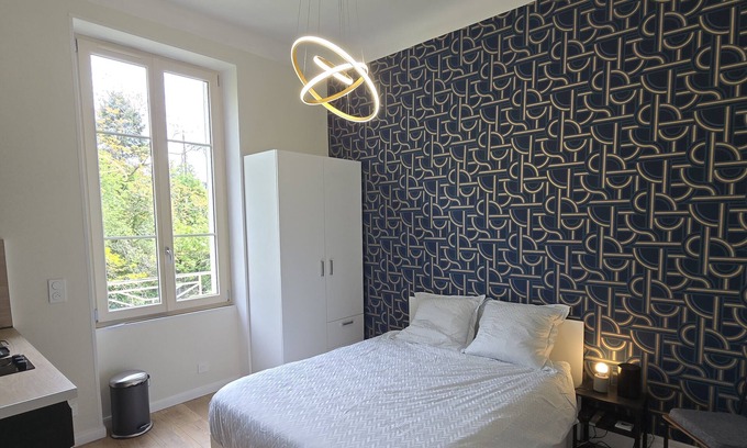 Chatel-Guyon Appartement | Newly refurbished studio in a quiet, convenient location.