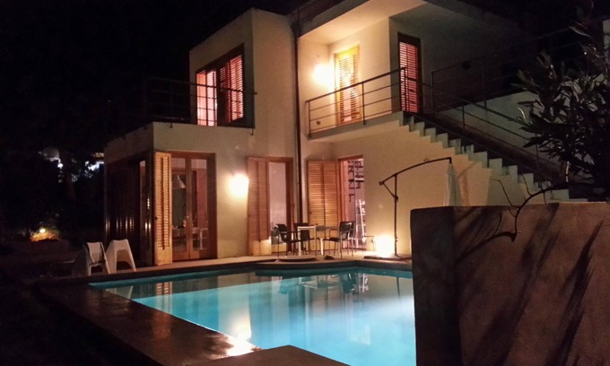 Torre Colonna-sperone Villa | Villa de vacances Normanna avec vue sur la mer, balcons, terrasse et Wi-Fi.