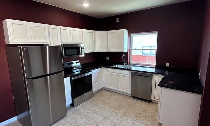 Ponca City Maison | Newly remodeled 3-bedroom duplex with all new appliances in town