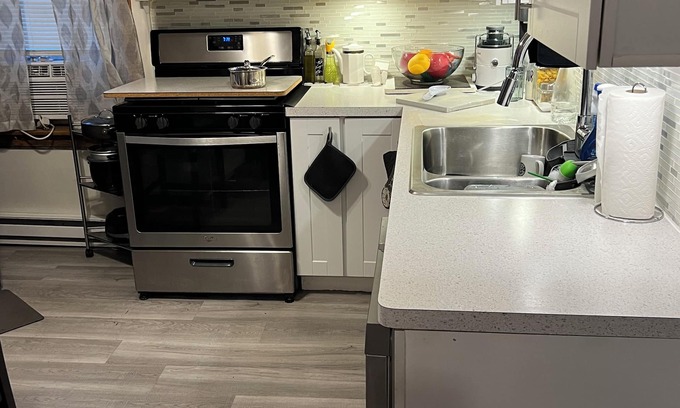 Chicago Lawn Appartement | Newly remodeled 3 bedroom apt, a hidden gem 20 min to almost anyplace in Chicago