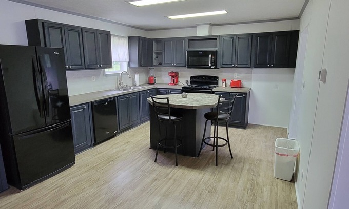 Craig Creek Maison | Newly remodeled 3 br with mountain views and close to trails!
