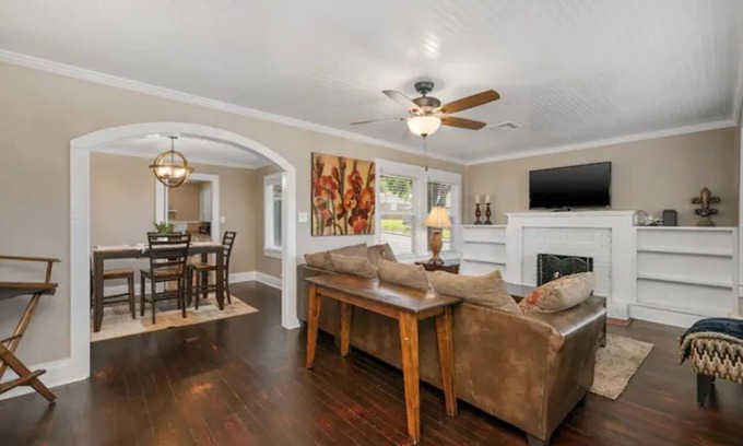 Van Buren Maison | Newly Remodeled 3BR in Town · Cherry Street