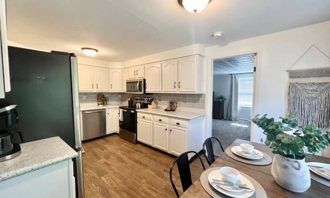 Clay Maison | Newly Remodeled 4BR/1.5BA Home - Sleeps 8!
