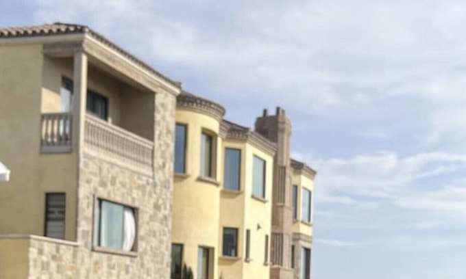 Peninsula Appartement | Newly remodeled beach cottage steps to the sand with Ocean view. New everything!