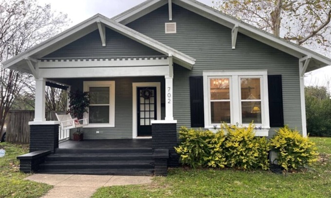 Brenham Maison | Newly remodeled bungalow near downtown Brenham