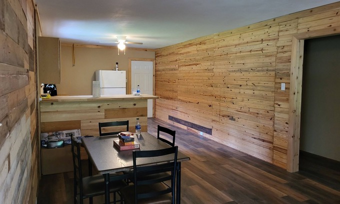 Mena Maison | Newly Remodeled Cabin on the Ouichita River