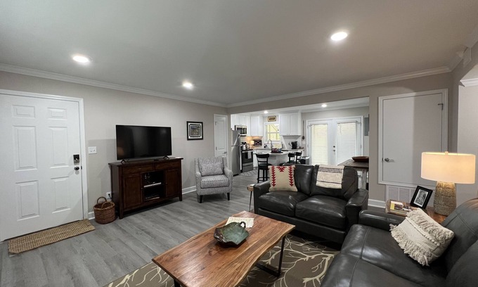 Starkville Copropriété | Newly remodeled cozy condo, walking distance to campus or jump on the shuttle.
