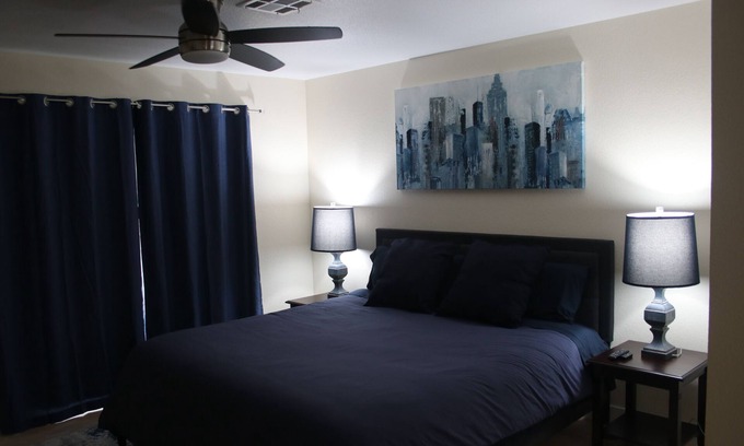 Whitney Ranch Maison | Newly Remodeled Family Home 3B/2B - Short Drive to the Strip!