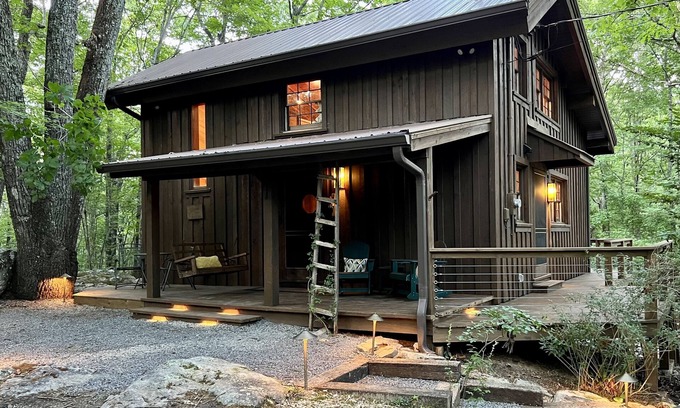 Fort Payne Maison | Newly Remodeled Gorgeous Authentic Cabin Near DeSoto State Park
