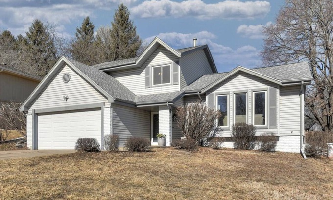 West Omaha Maison | Newly Remodeled Home - 20 minutes from anywhere in Omaha!
