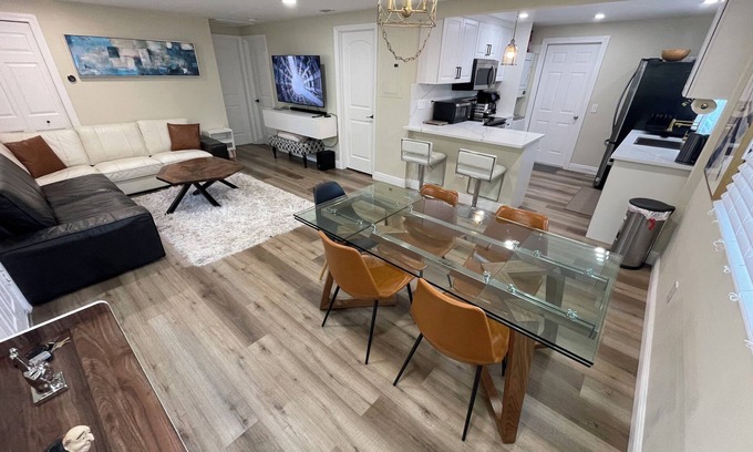 Sun Bay South Maison | Newly Remodeled Luxe Retreat