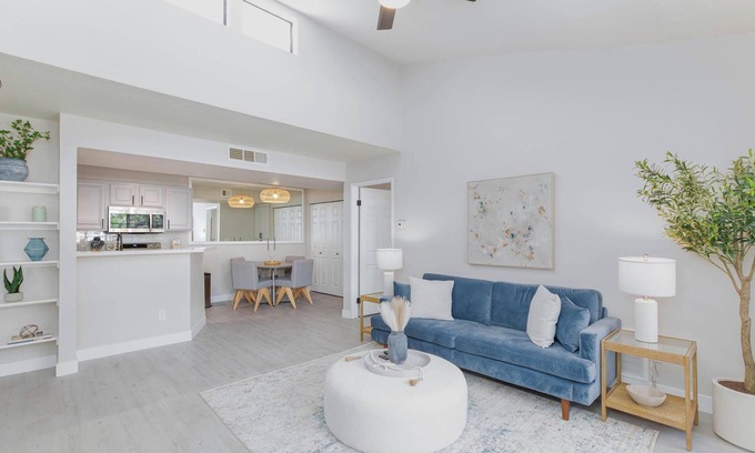 Spring Valley Copropriété | Newly Remodeled Modern Elegance with perfect Central Location