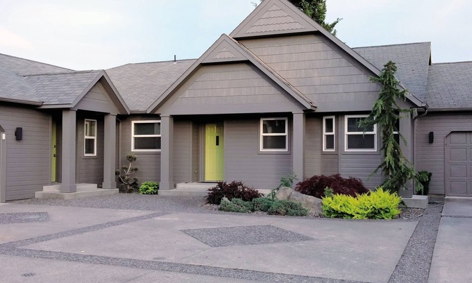 Walla Walla Maison | Newly remodeled, sleeps 6, with private backyard! Close to Walla Walla, WA