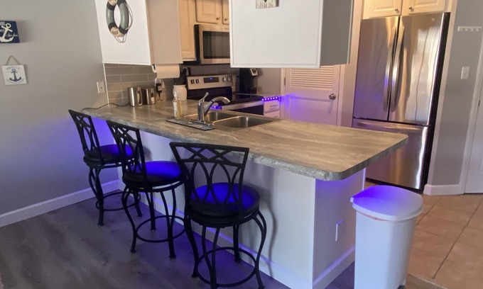 Lakeland Copropriété | Newly remodeled updated condo,12x32 Boat slip, wi-Fi Internet cable TV, pwc slip