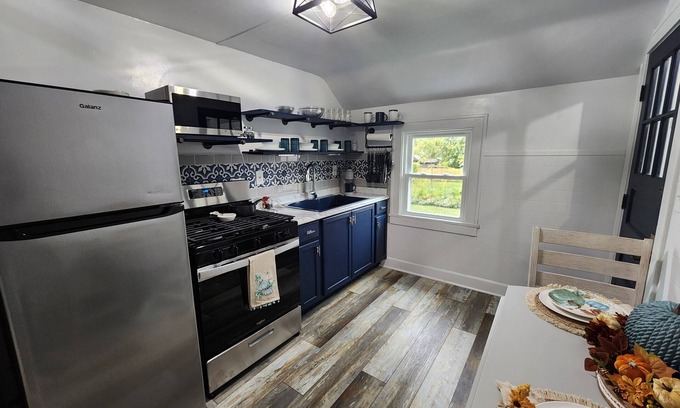Fairport Harbor Appartement | Newly Remodeled - Quiet 1 Bedroom Apartment with View of Lake Erie