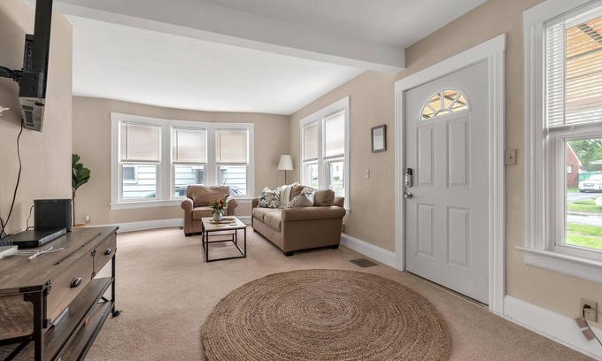 Ottawa Maison | NEWLY REMODLED 3BD Home Walk To ProMedica Hospital