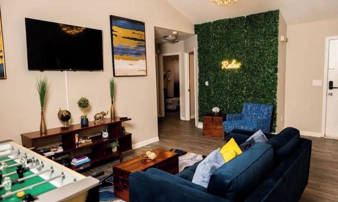 University Place Maison | Newly Reno Cozy Modern Fun Ranch home **KING BED**