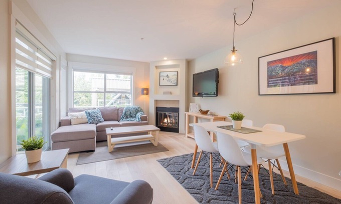 Upper Village Copropriété | Newly renovated 1 bedroom near Blackcomb Gondola - less than 5 min walk