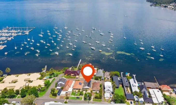 Belmont Maison | An Iconic Waterfront house near caves beach