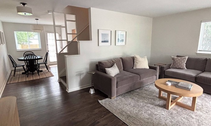 Birmingham Maison | Newly Renovated 2bd+2bth Townhome-Walkable to Beautiful Downtown Birmingham!