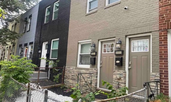 Northeast Maison | Newly Renovated 2BD 2BR unit in the heart of NE DC!
