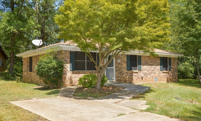Louisville Maison | Newly Renovated 3-Bedroom - William's Haven 5C with WiFi & AC, Louisville MS