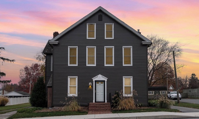 Mount Joy Maison | Newly Renovated 4-bedroom, 3 Bath, Large Yard, 9 Mins from SpookyNook